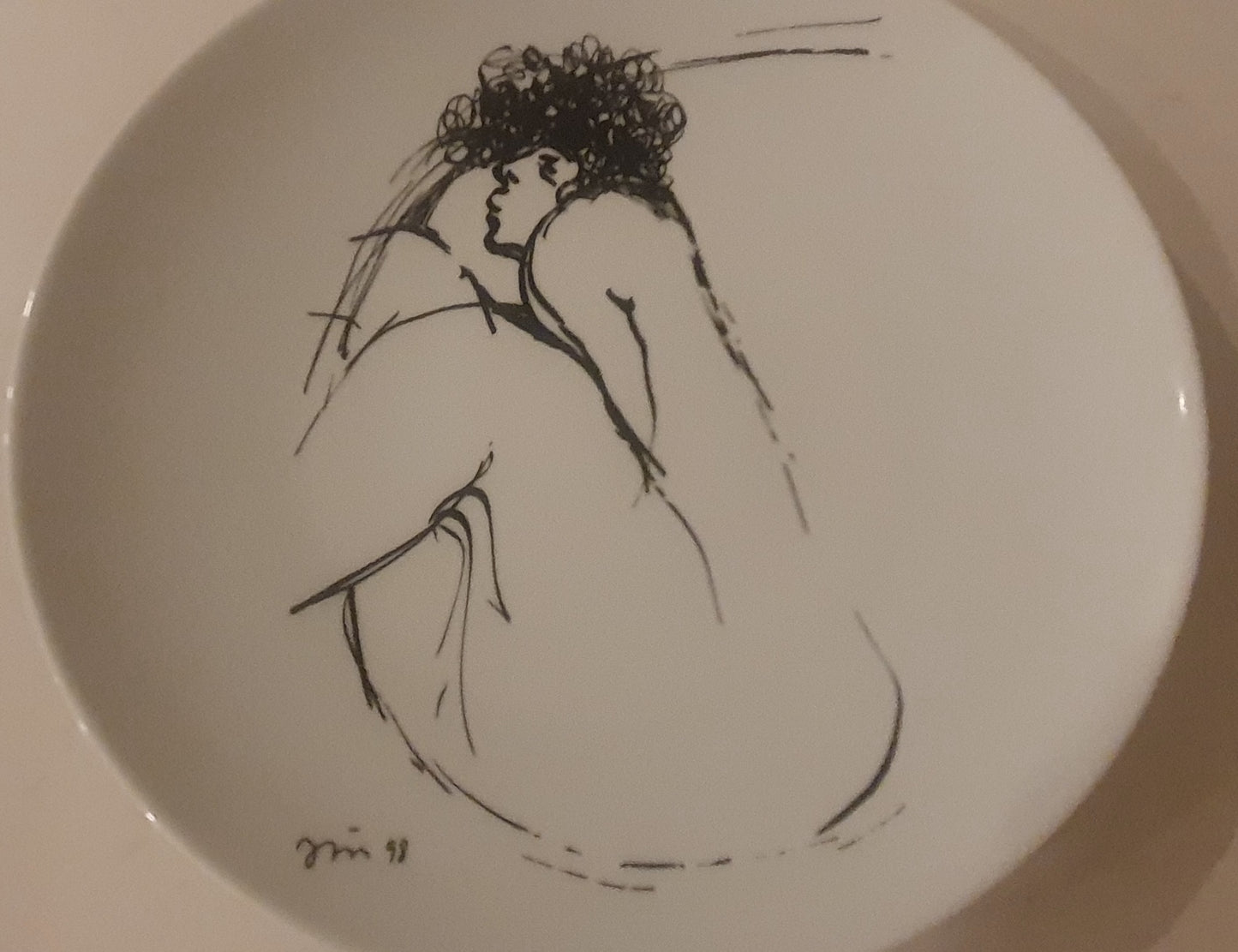 Prato "Menina" , de João Cutileiro