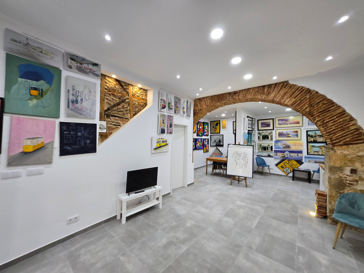 Galeria Pivada na Rua Diário de Notícias 35 - Bairro Alto / Chiado