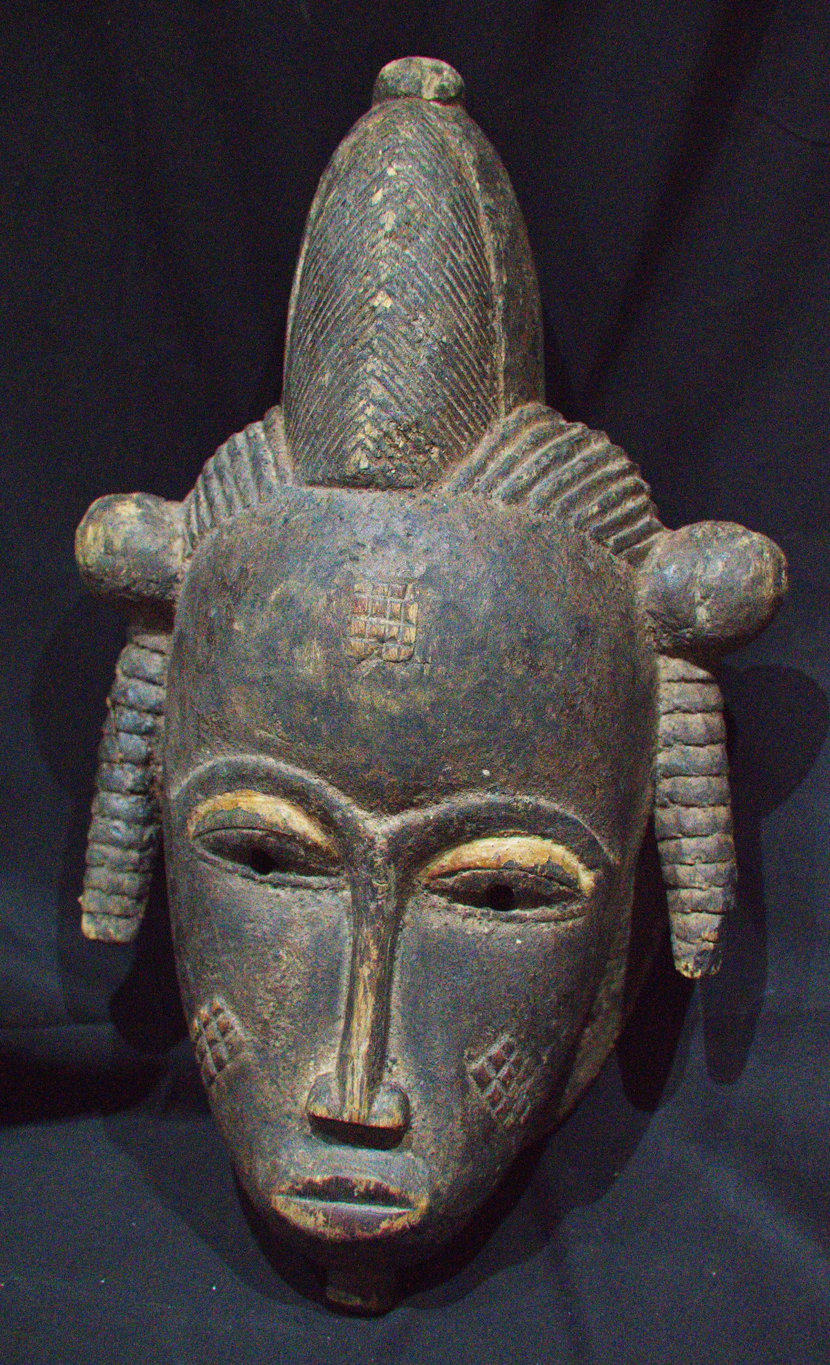 Máscara Africana: Escultura possívelmente do Congo anos 60