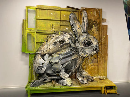 COELHO, enorme escultura de Bordalo II